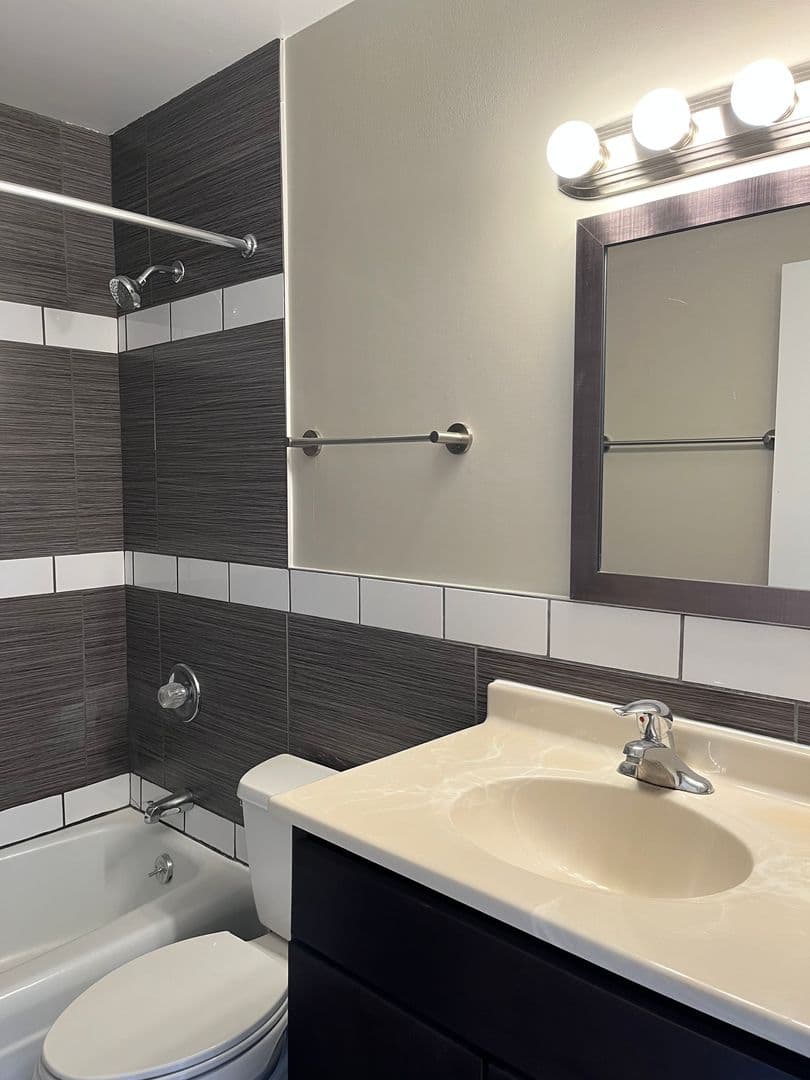 Evanston Apartment: 2620 Central St.