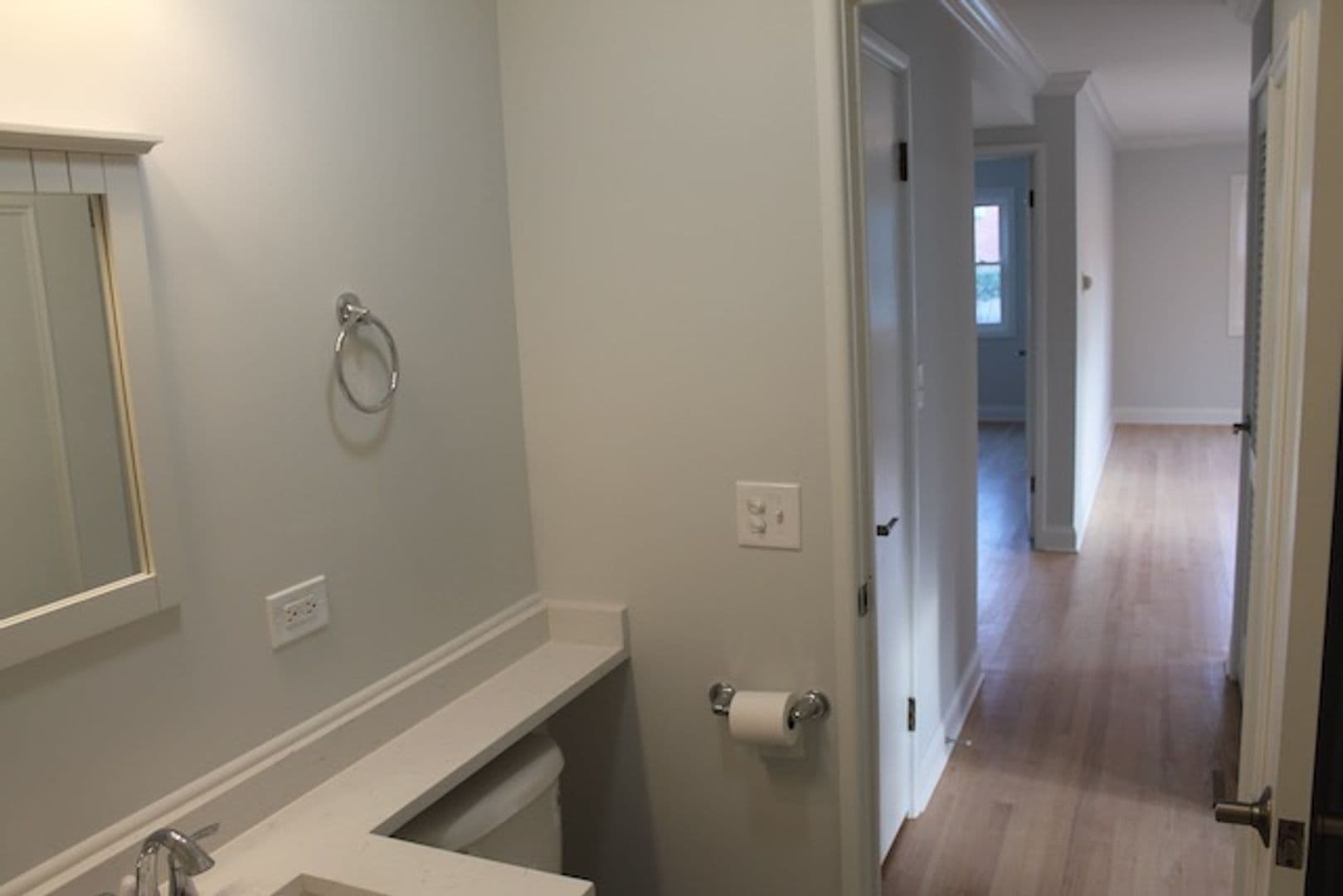 Evanston Apartment: 419 Ridge Ave