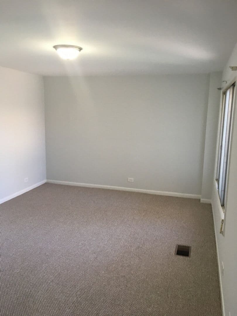 Winnetka Apartment: 800 Oak Street