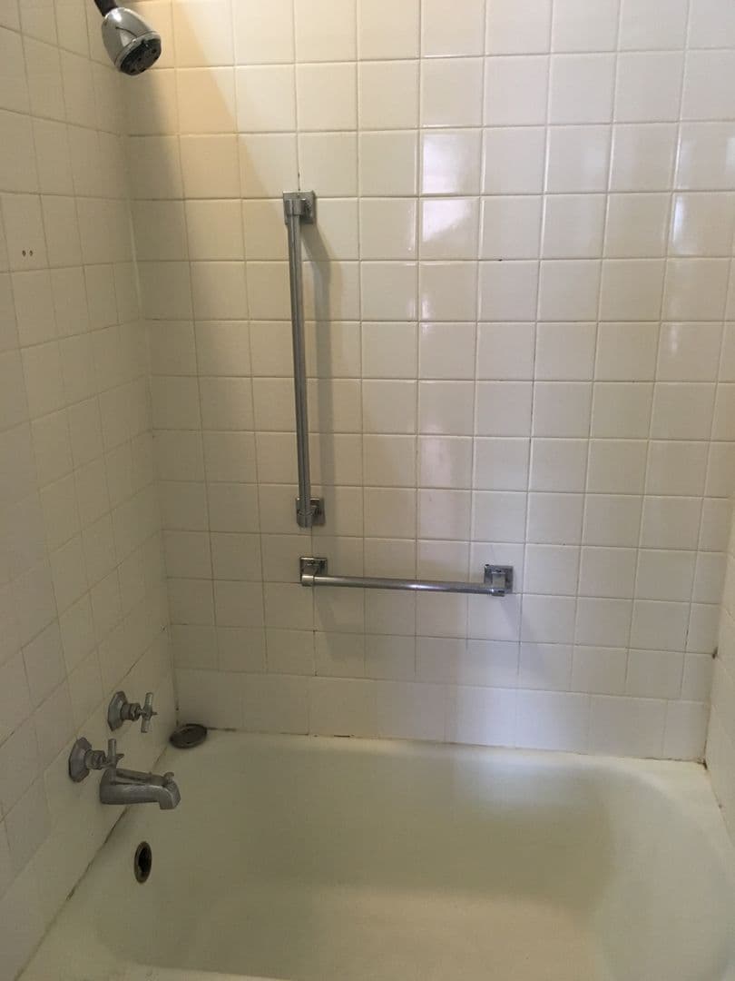 Evanston Apartment: 618-20 Clark Street