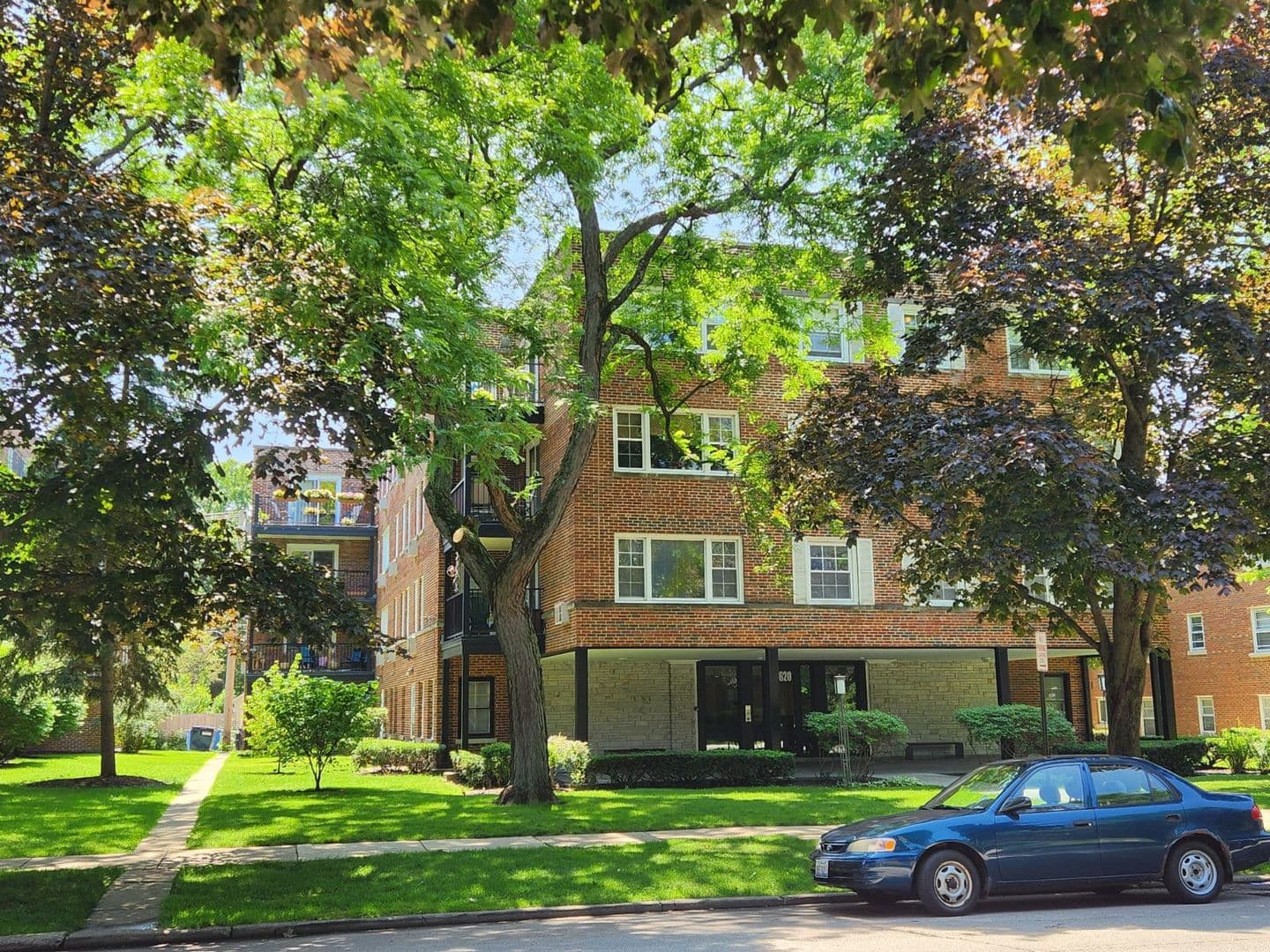 Evanston Apartment: 2620 Central St.
