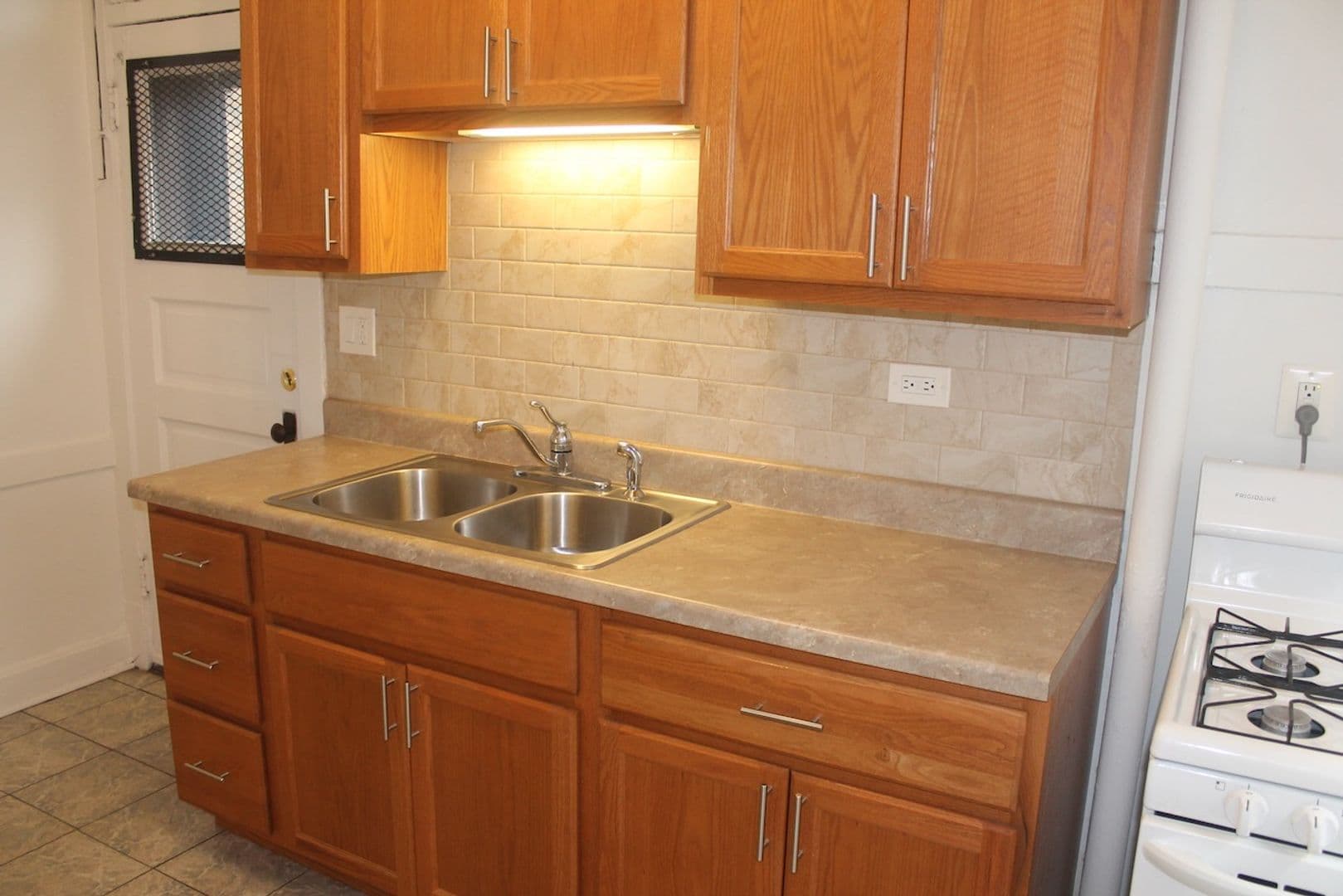Evanston Apartment: 513 Main Street #3