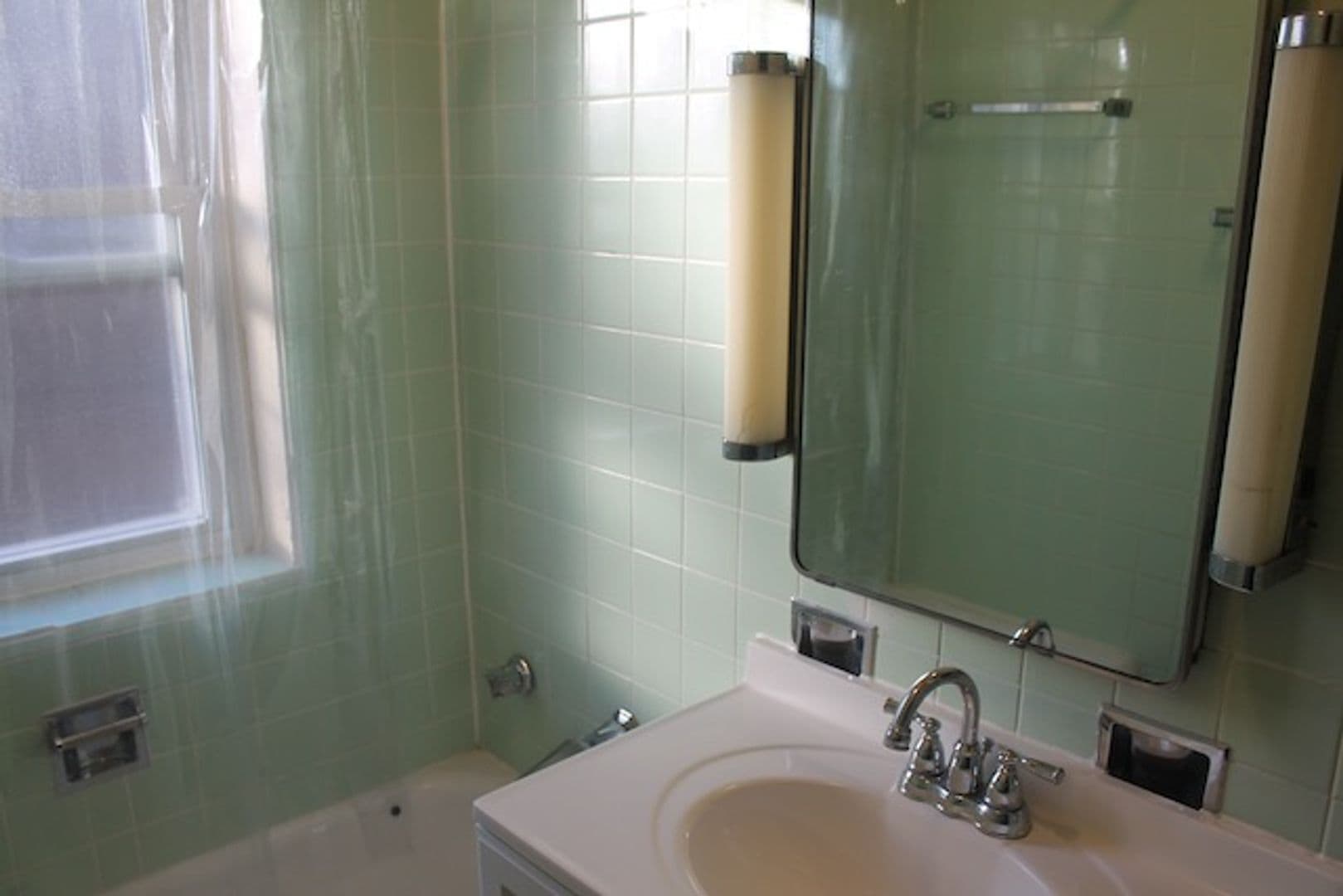 Evanston Apartment: 126-32 Custer Ave.