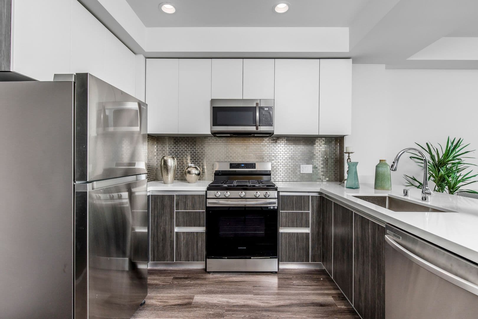 Los Angeles Apartment: 3617 Venice Blvd