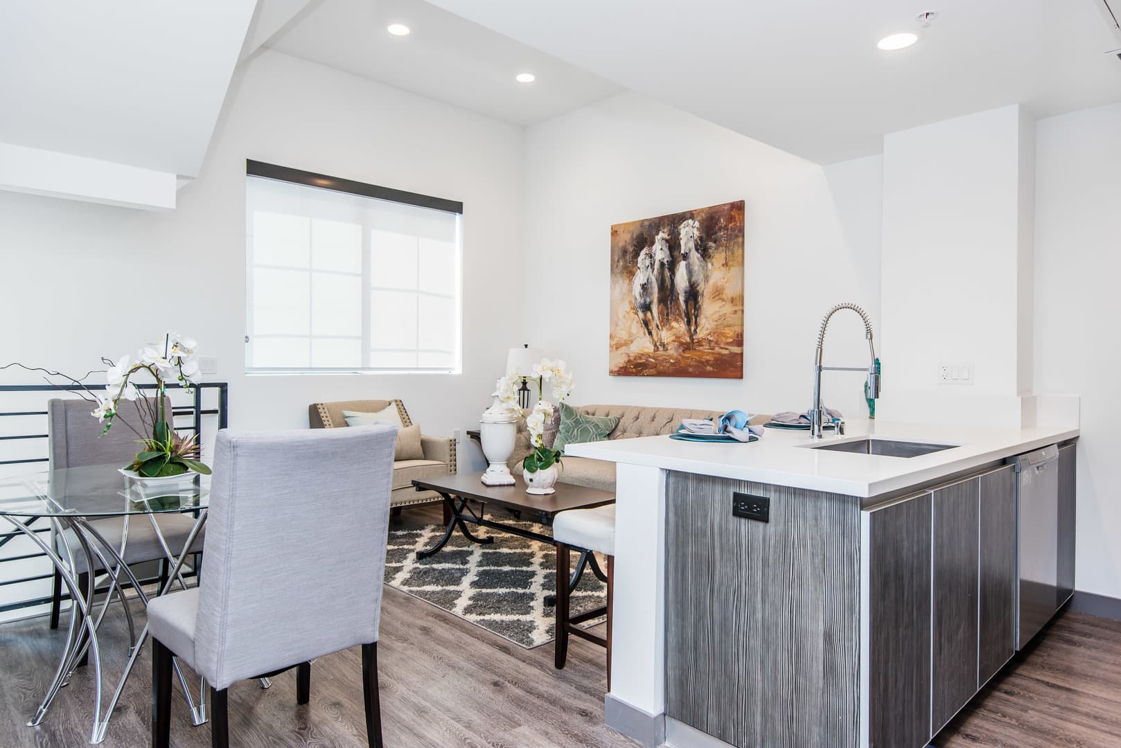 Los Angeles Apartment: 10748 Riverside Dr.