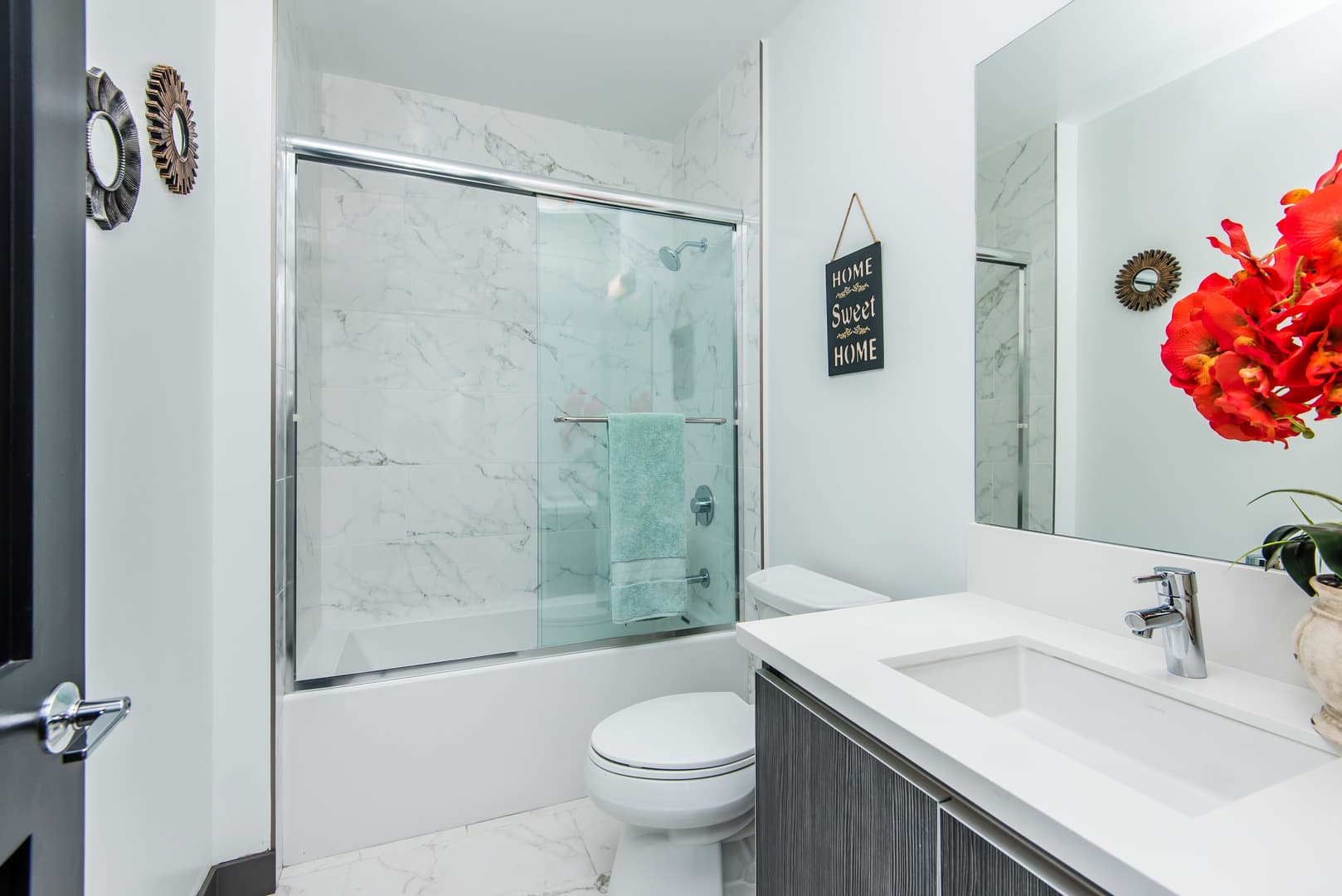 Los Angeles Apartment: 10748 Riverside Dr.