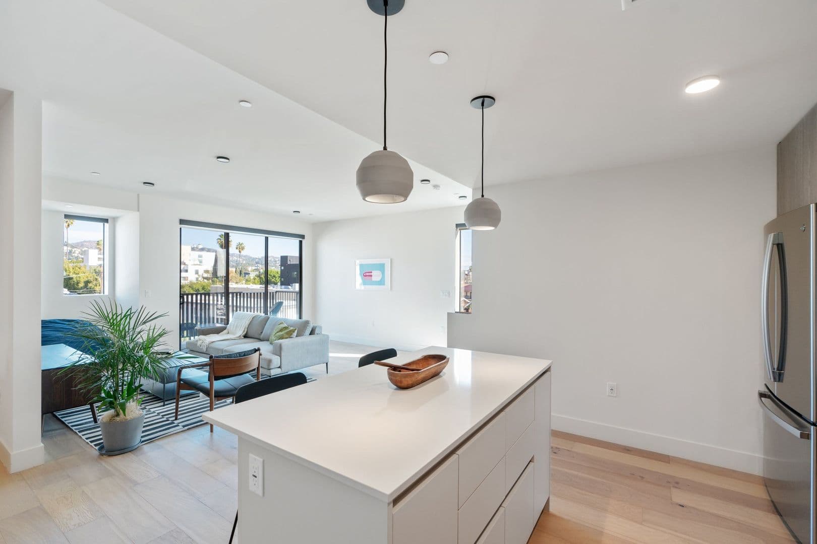 Los Angeles Apartment: 5750 Lexington Avenue