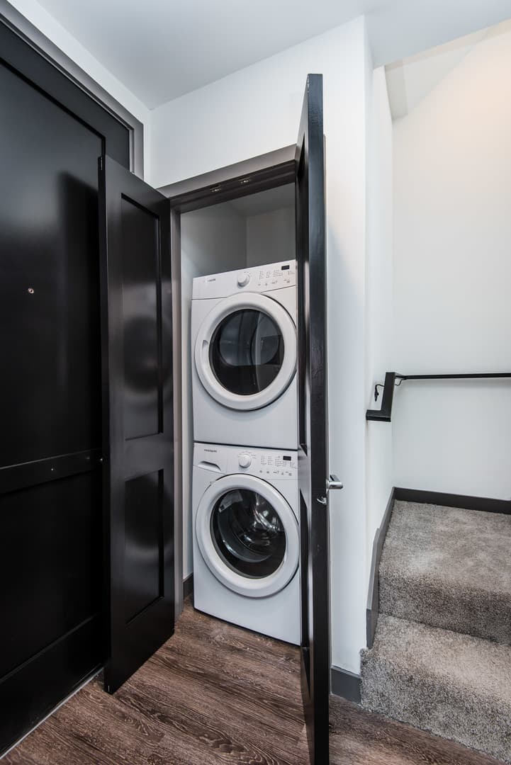 Los Angeles Apartment: 10748 Riverside Dr.