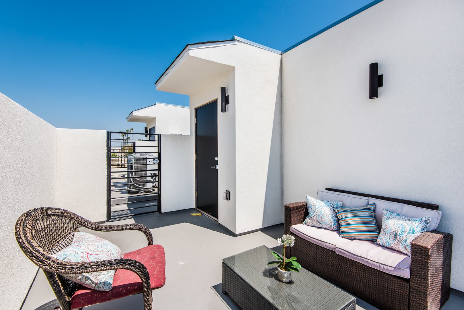 Los Angeles Apartment: 10748 Riverside Dr.
