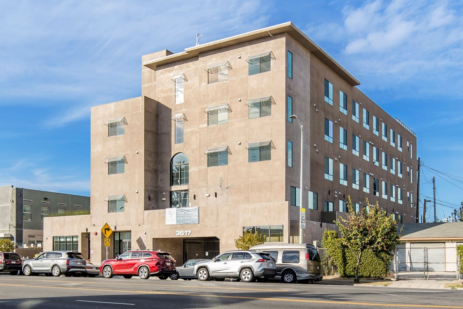 Los Angeles Apartment: 3617 Venice Blvd