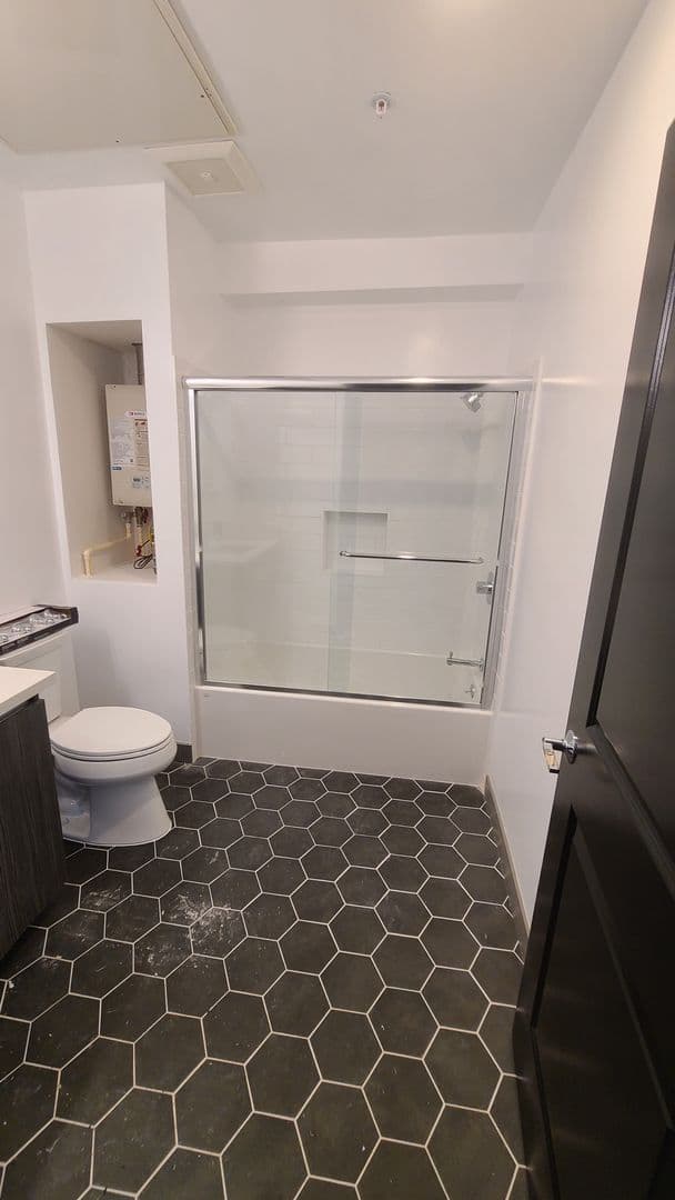 Los Angeles Apartment: 7036 La Tijera Blvd