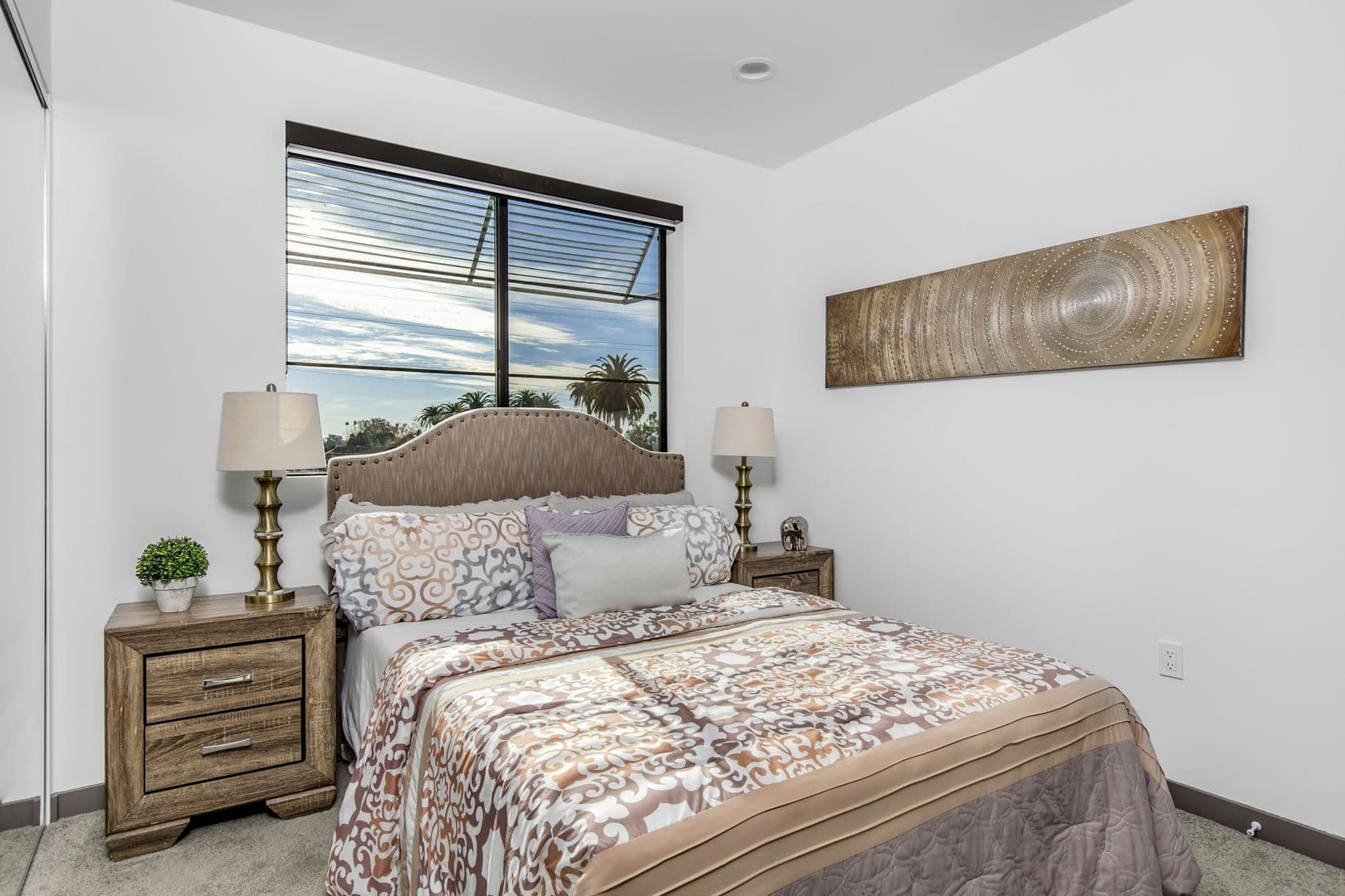 Los Angeles Apartment: 3617 Venice Blvd