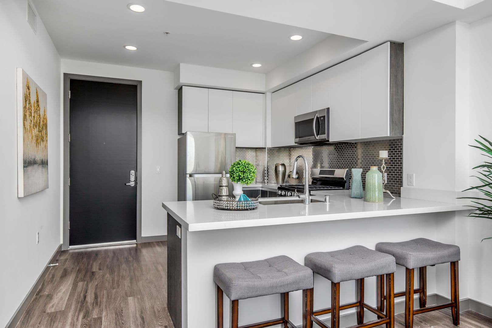Los Angeles Apartment: 3617 Venice Blvd