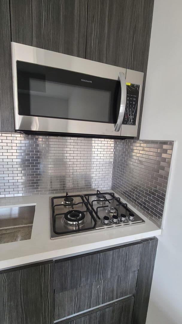Los Angeles Apartment: 7036 La Tijera Blvd