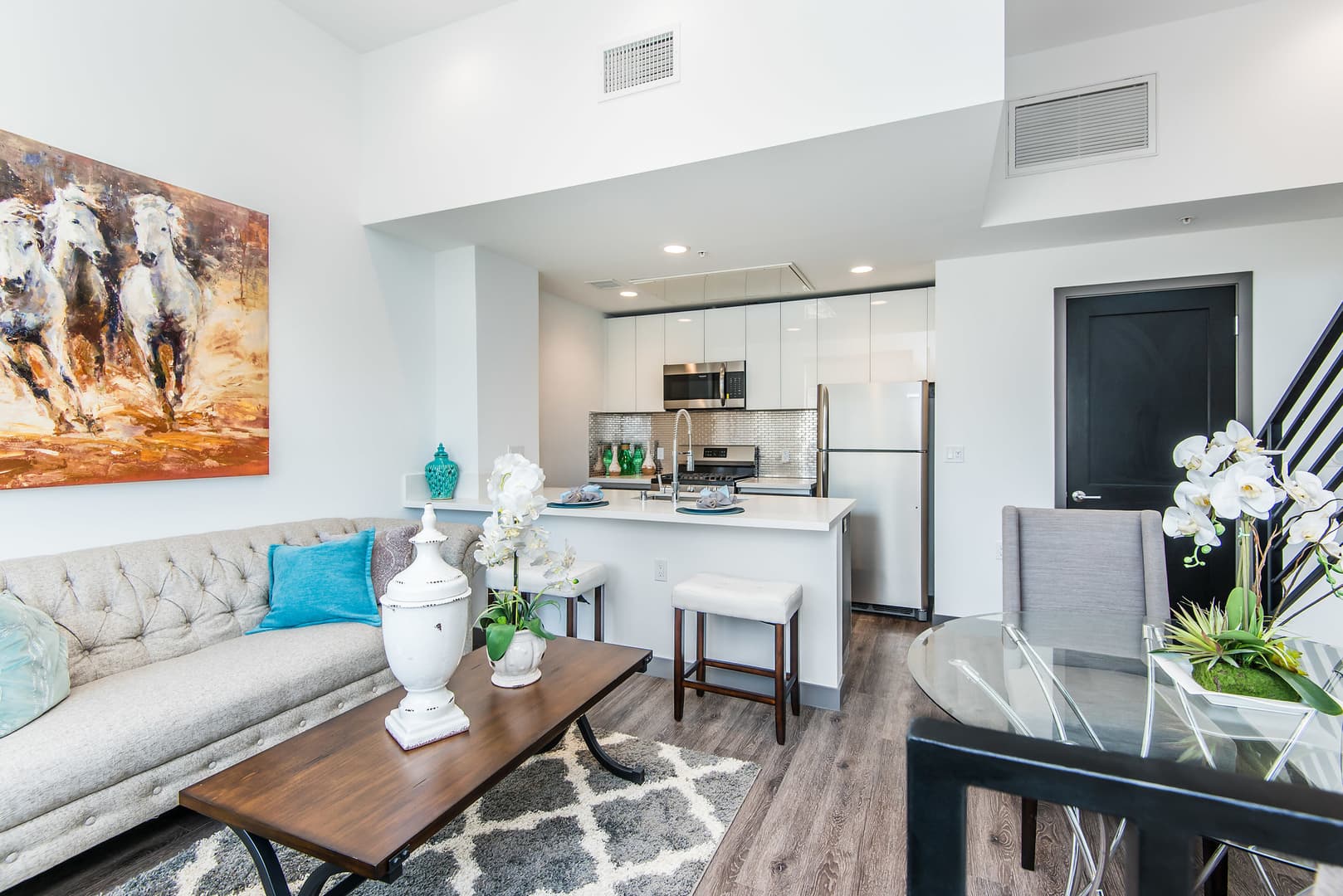 Los Angeles Apartment: 10748 Riverside Dr.