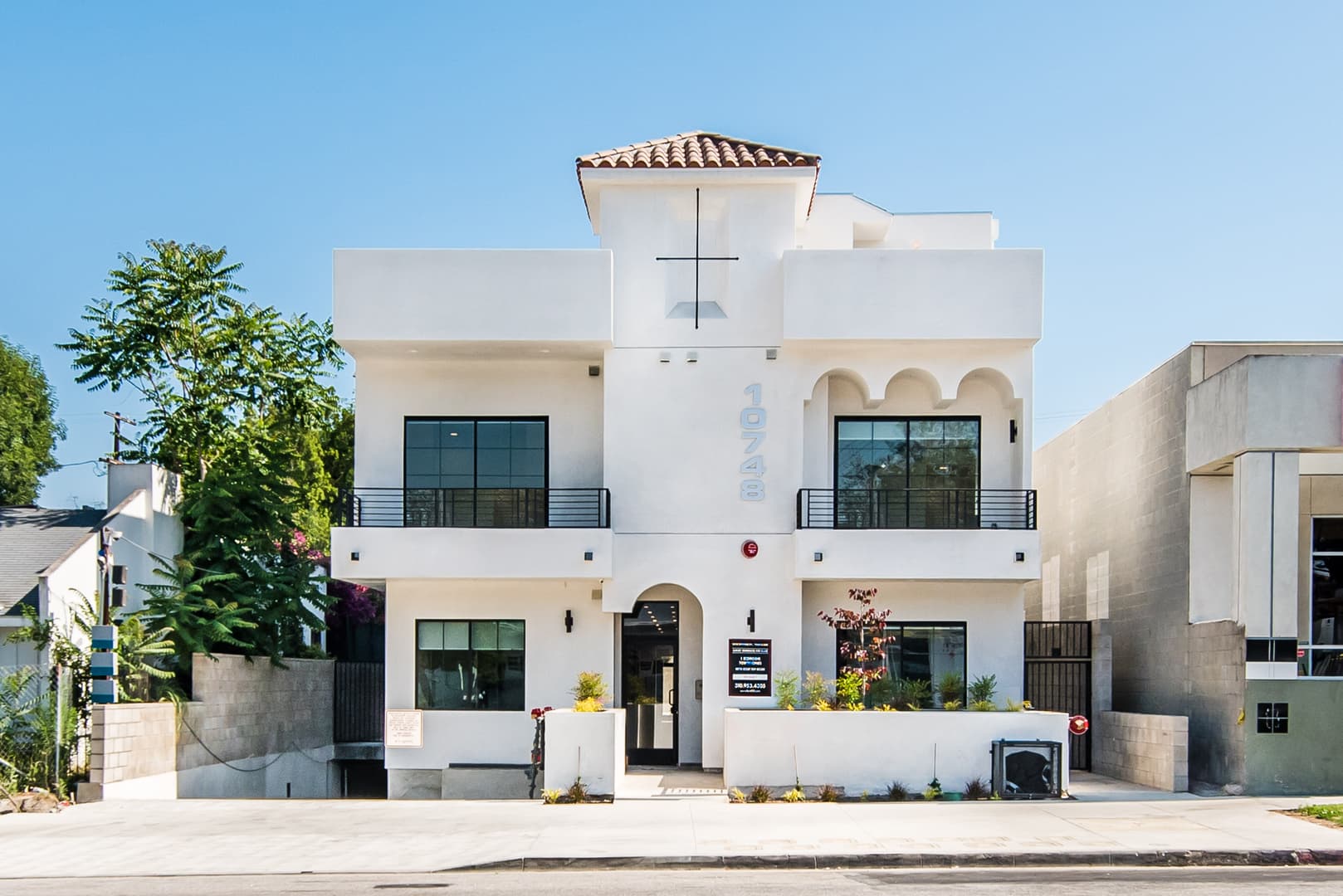 Los Angeles Apartment: 10748 Riverside Dr.