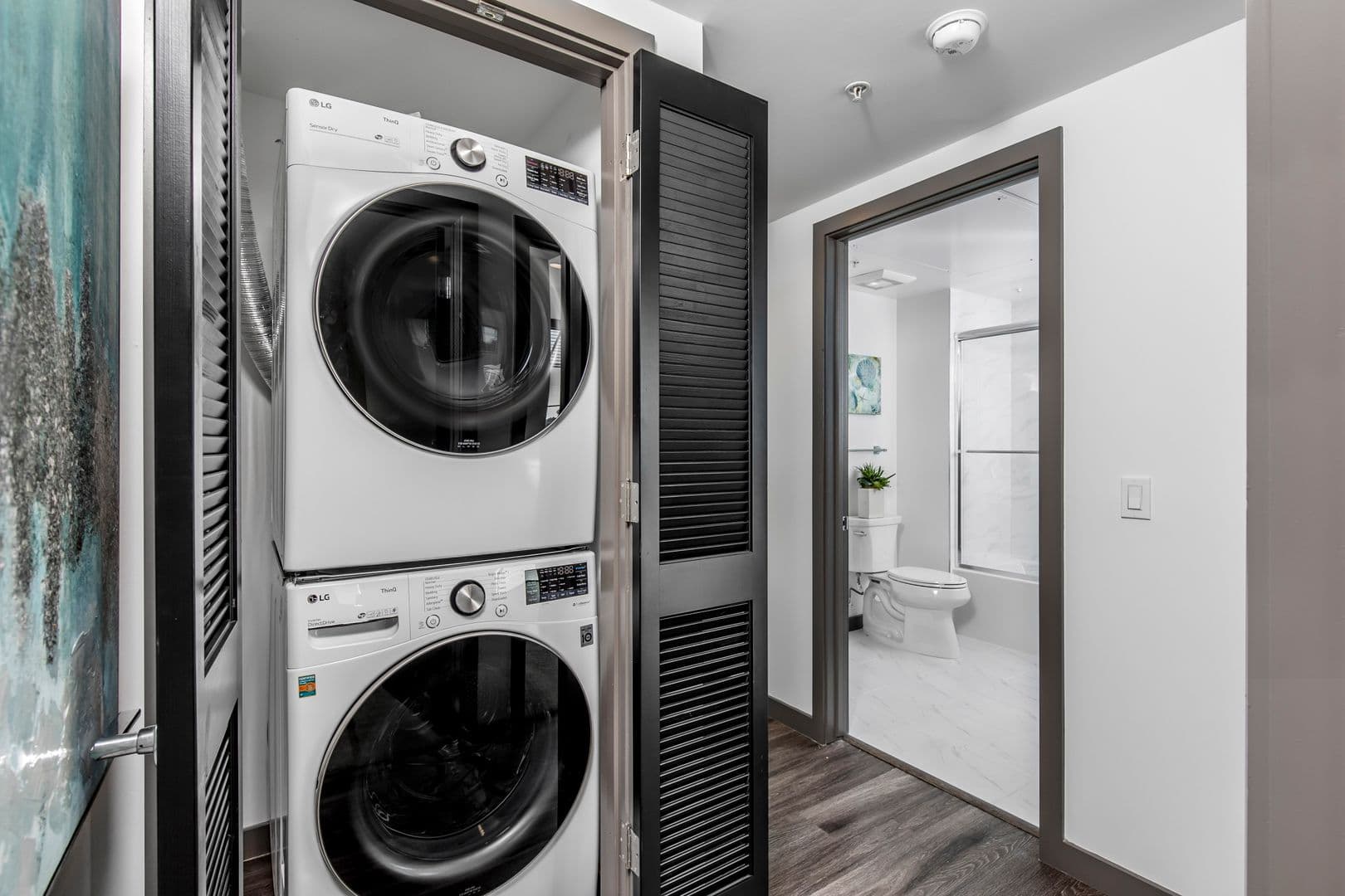 Los Angeles Apartment: 3617 Venice Blvd