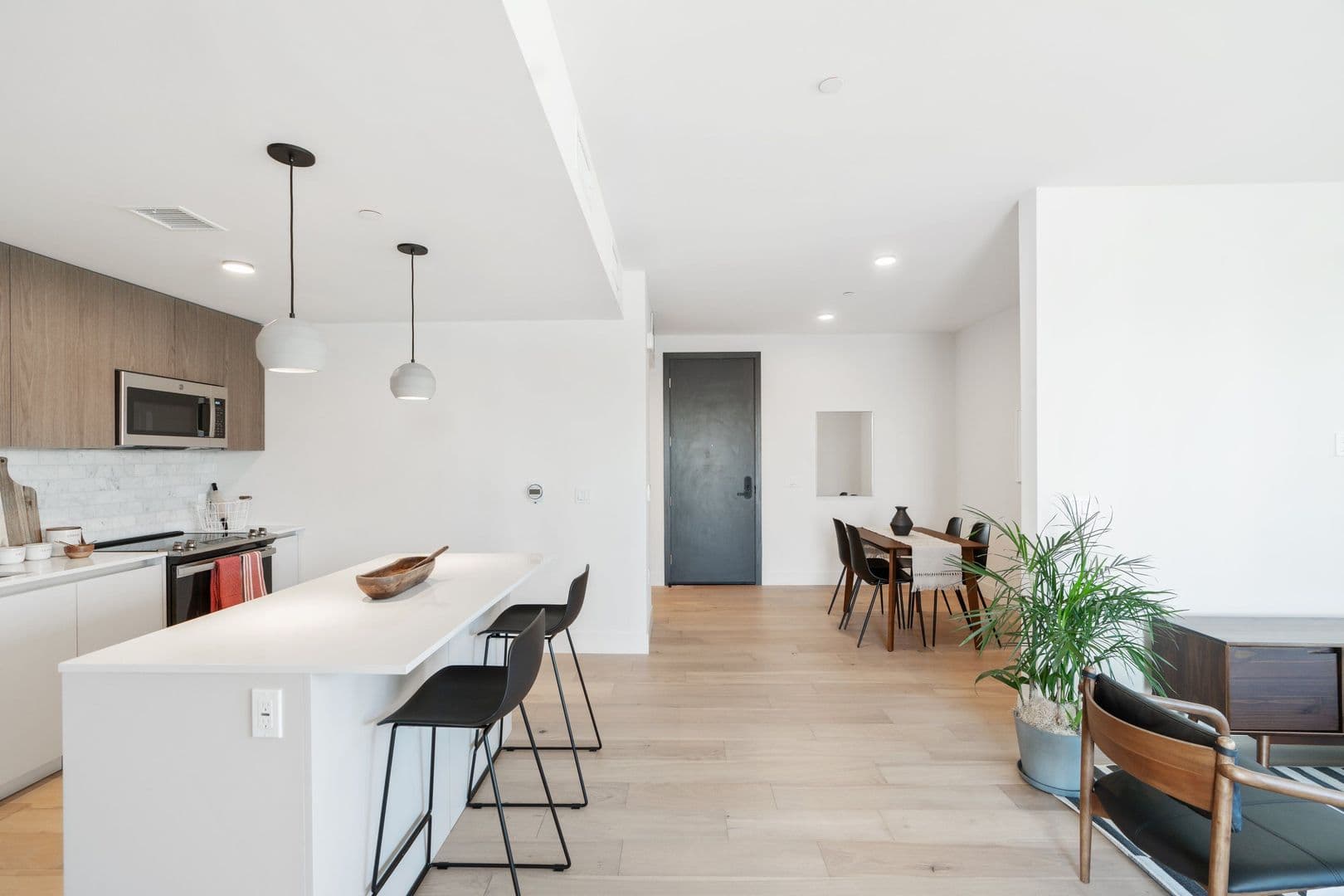 Los Angeles Apartment: 5750 Lexington Avenue