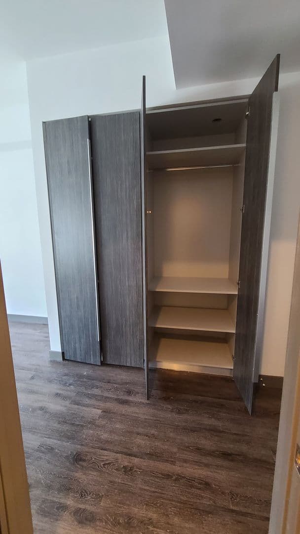 Los Angeles Apartment: 7036 La Tijera Blvd