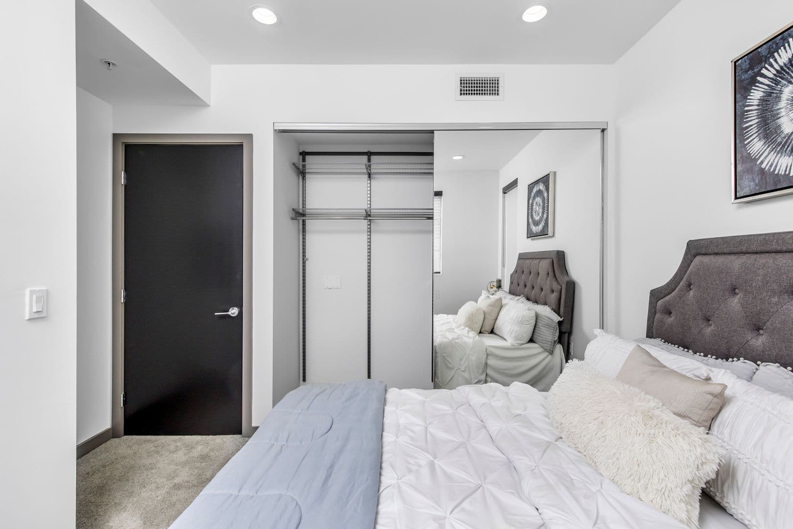 Los Angeles Apartment: 3617 Venice Blvd
