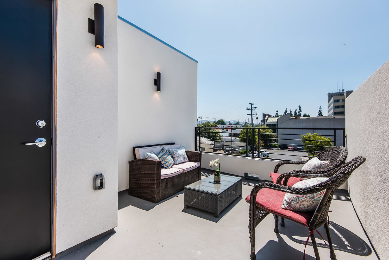Los Angeles Apartment: 10748 Riverside Dr.