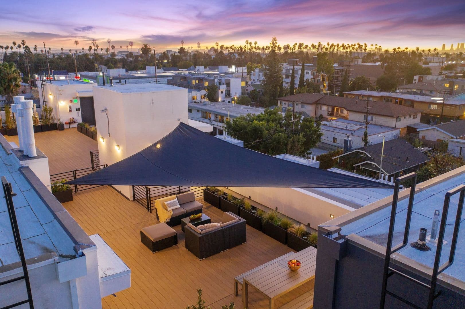 Los Angeles Apartment: 5750 Lexington Avenue