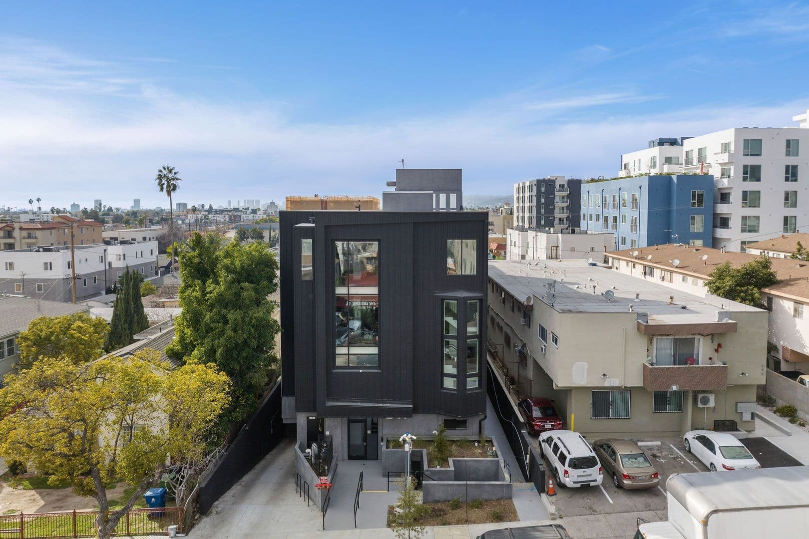 Los Angeles Apartment: 641 N Hobart Blvd