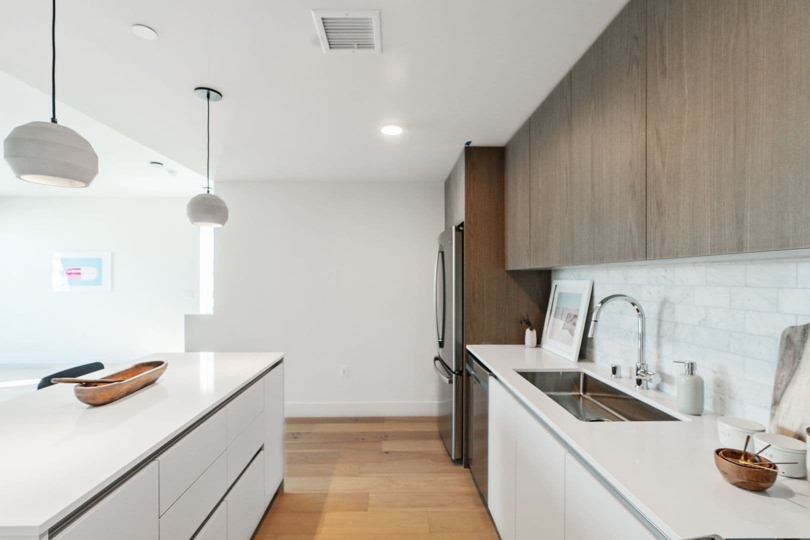 Los Angeles Apartment: 5750 Lexington Avenue
