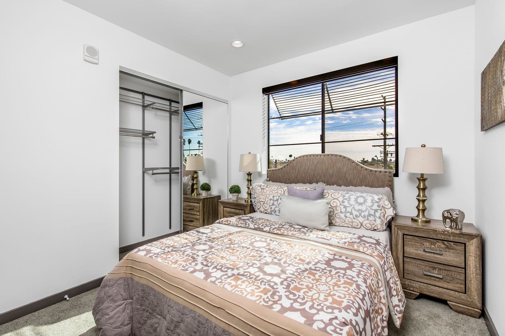 Los Angeles Apartment: 3617 Venice Blvd