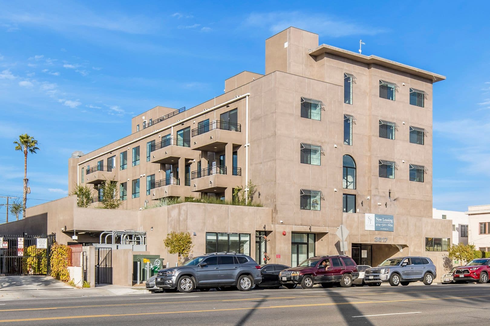 Los Angeles Apartment: 3617 Venice Blvd