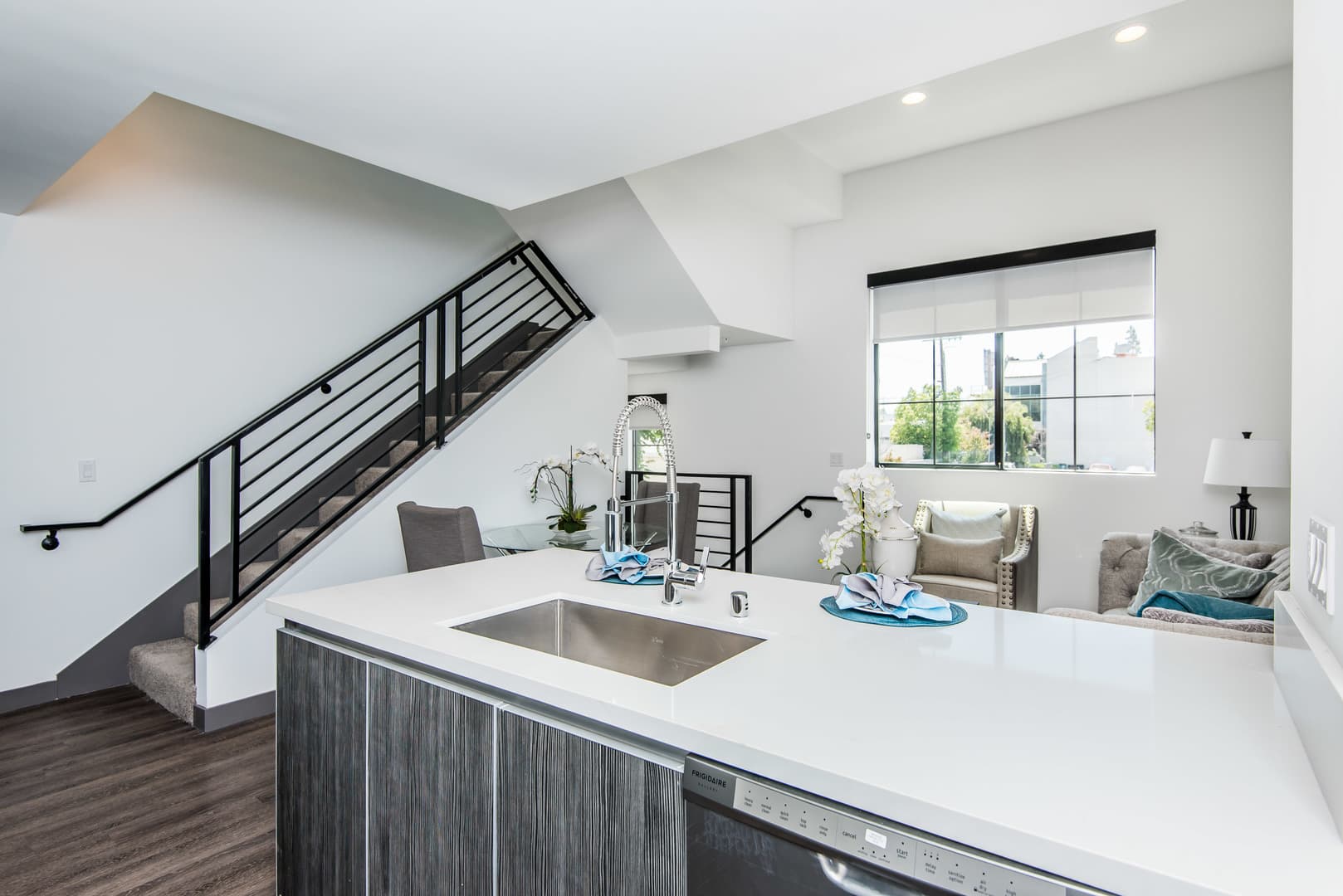 Los Angeles Apartment: 10748 Riverside Dr.