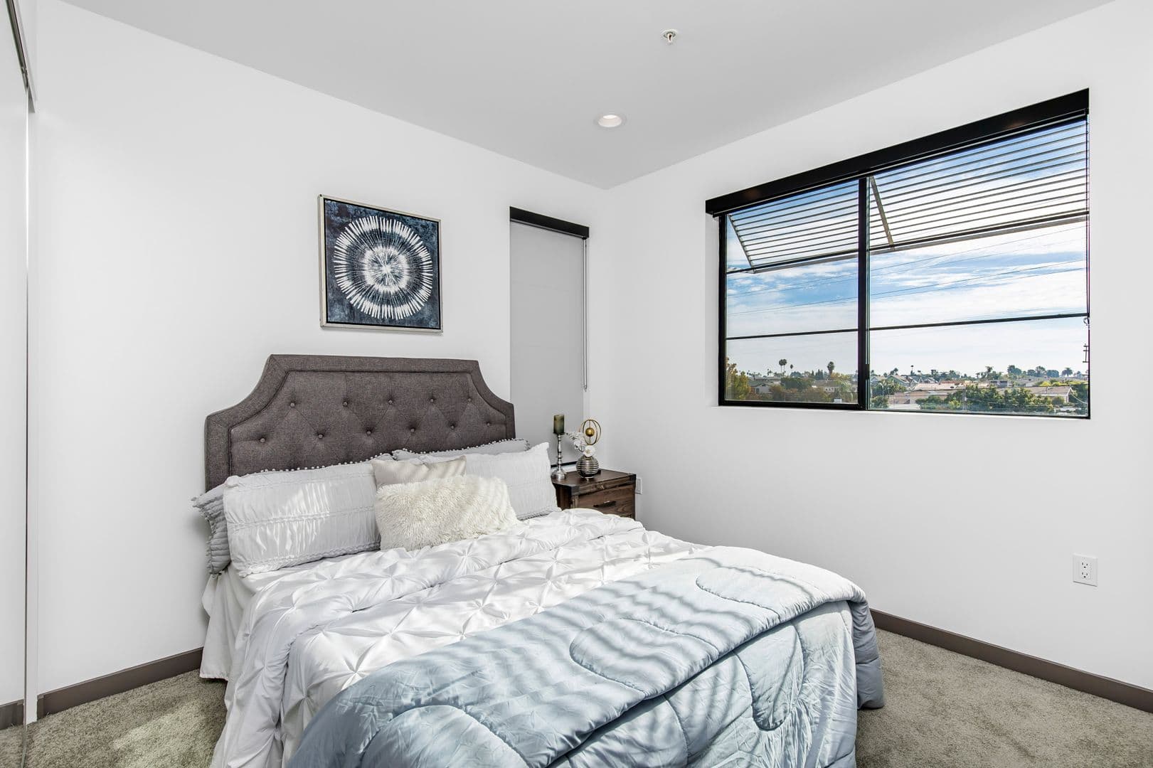 Los Angeles Apartment: 3617 Venice Blvd