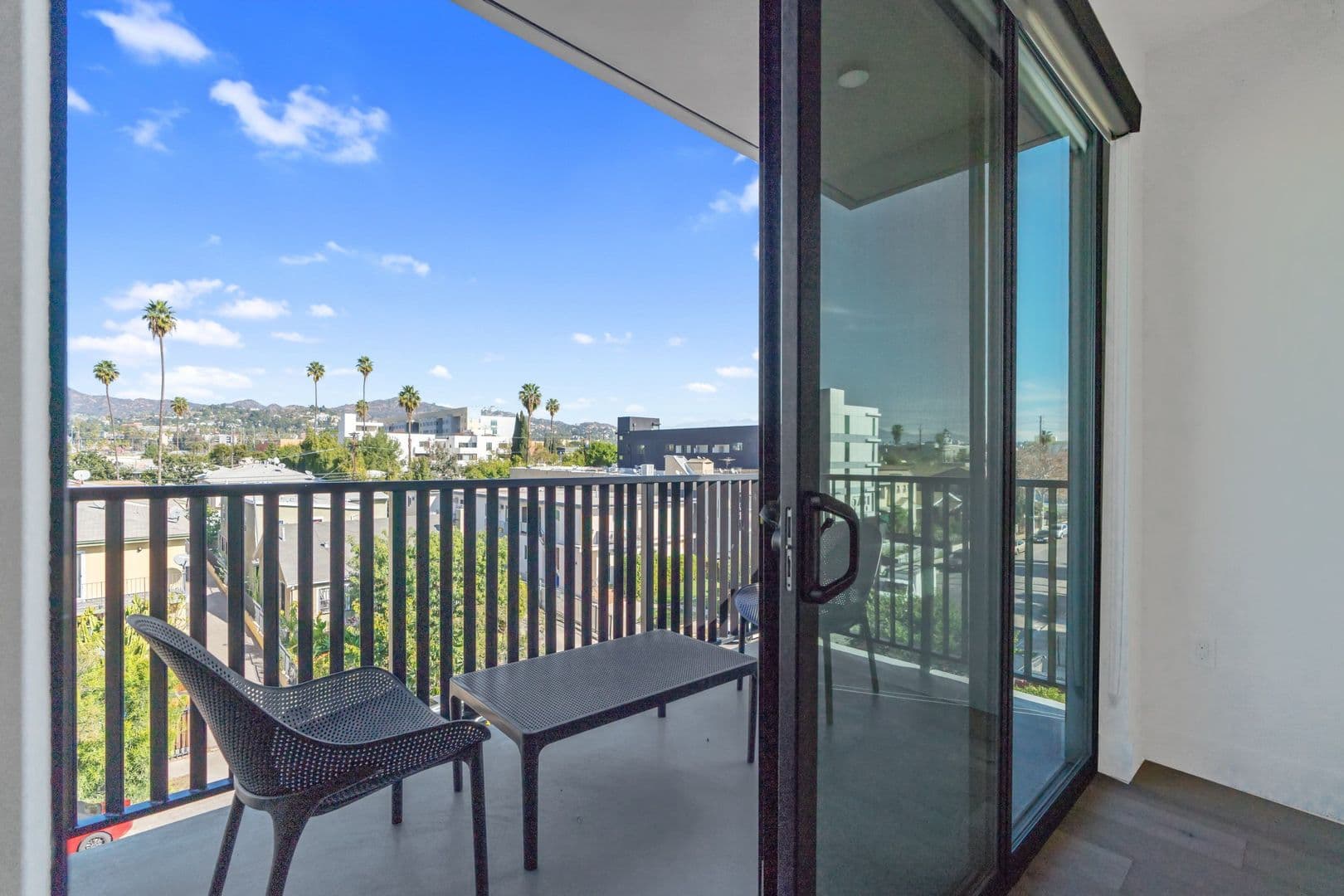 Los Angeles Apartment: 5750 Lexington Avenue