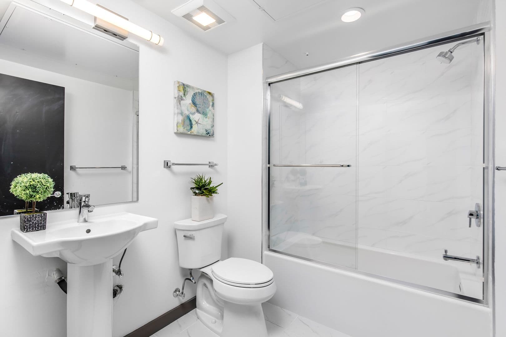 Los Angeles Apartment: 3617 Venice Blvd