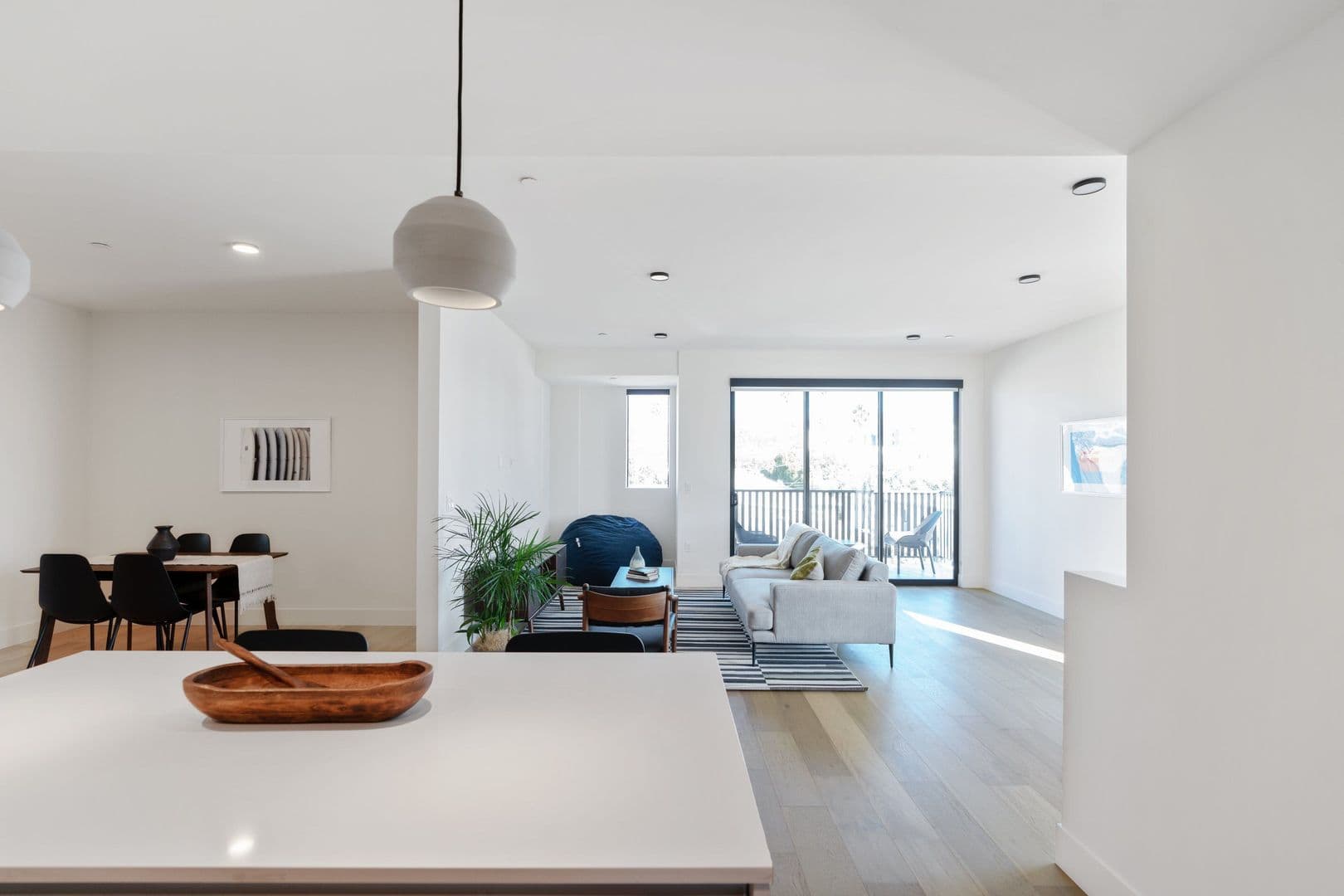 Los Angeles Apartment: 5750 Lexington Avenue