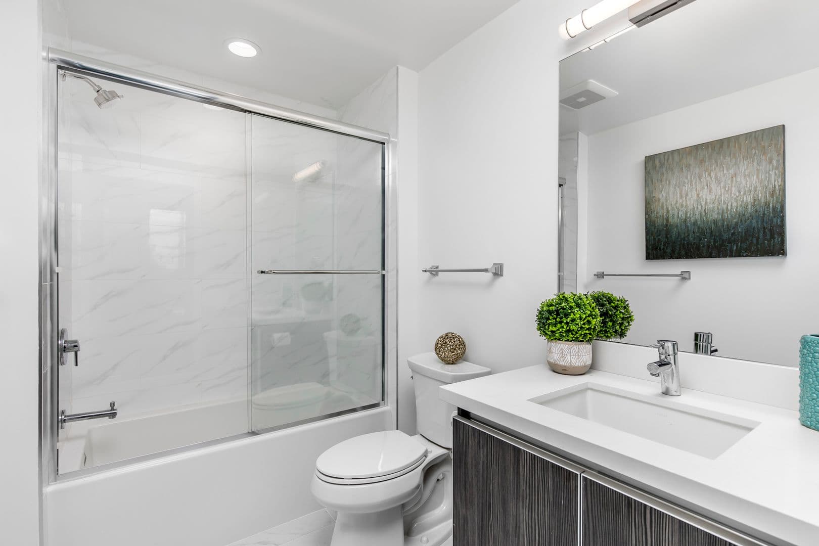 Los Angeles Apartment: 3617 Venice Blvd