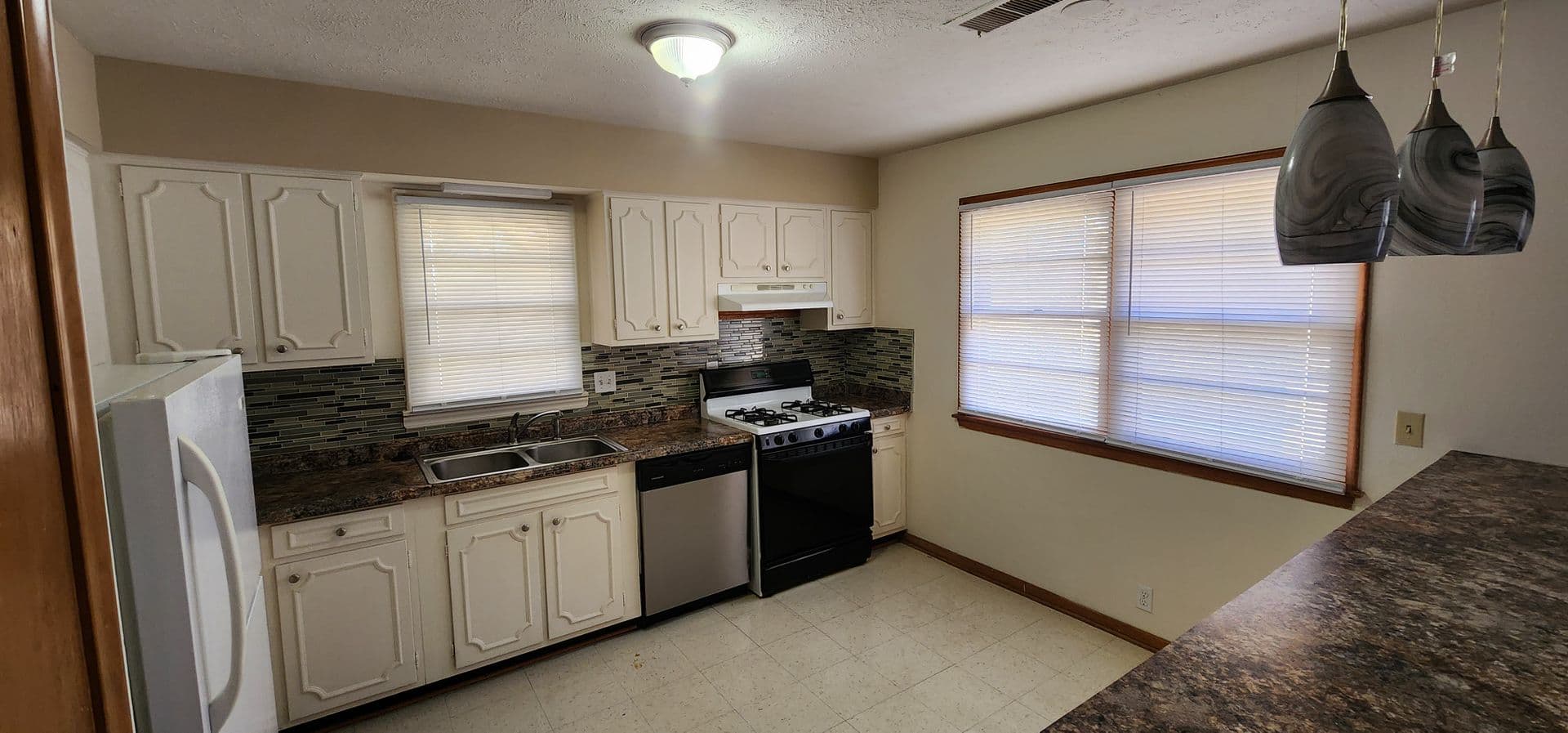 Omaha Apartment: 4955-4957 Cuming Street