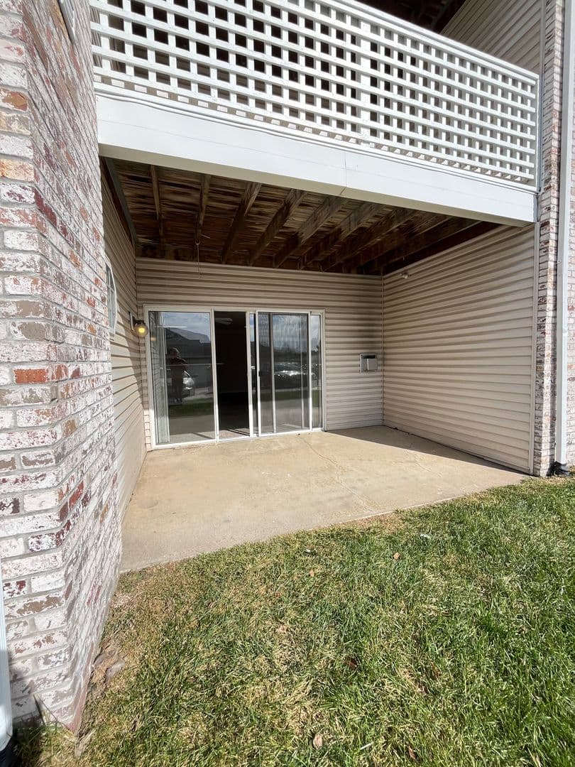 OMAHA Apartment: HILLSBOROUGH POINTE