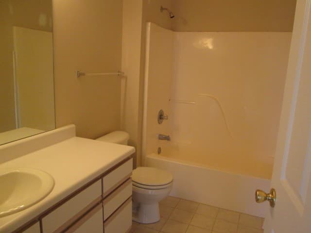 OMAHA Apartment: HILLSBOROUGH POINTE