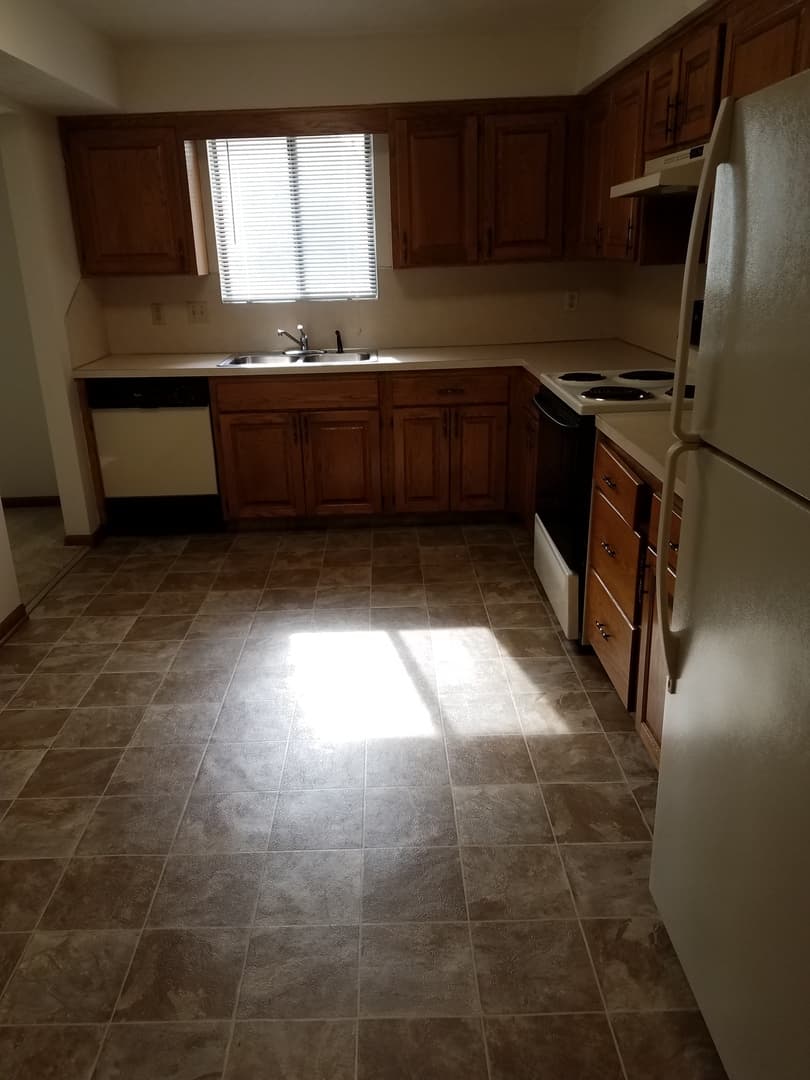 OMAHA Apartment: CRYER PLACE
