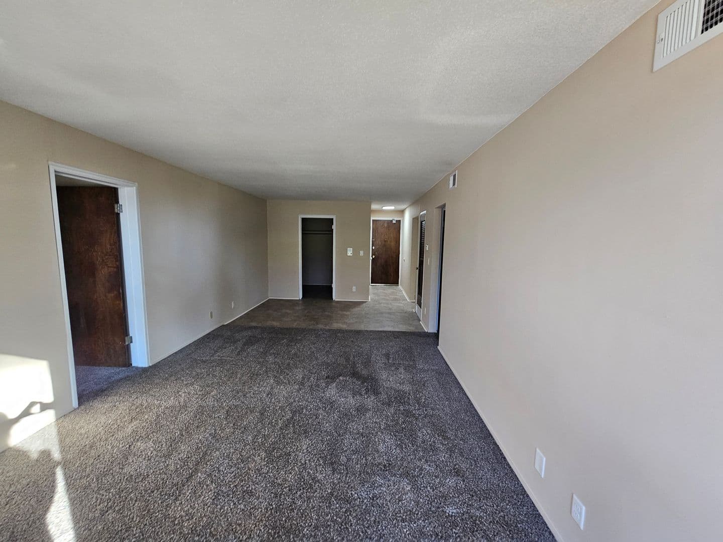 Omaha Apartment: 3724 Jackson Street