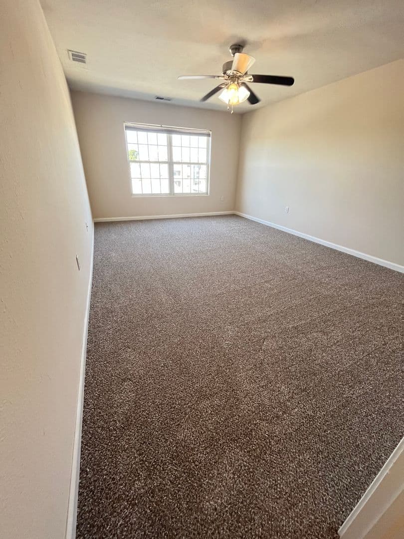 OMAHA Apartment: HILLSBOROUGH POINTE