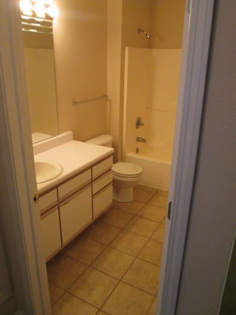 OMAHA Apartment: HILLSBOROUGH POINTE