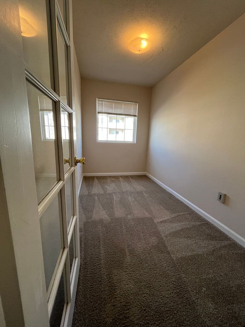 OMAHA Apartment: HILLSBOROUGH POINTE