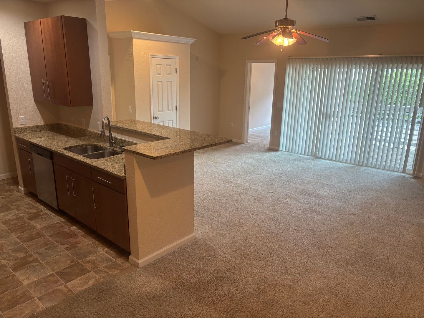 OMAHA Apartment: HILLSBOROUGH POINTE