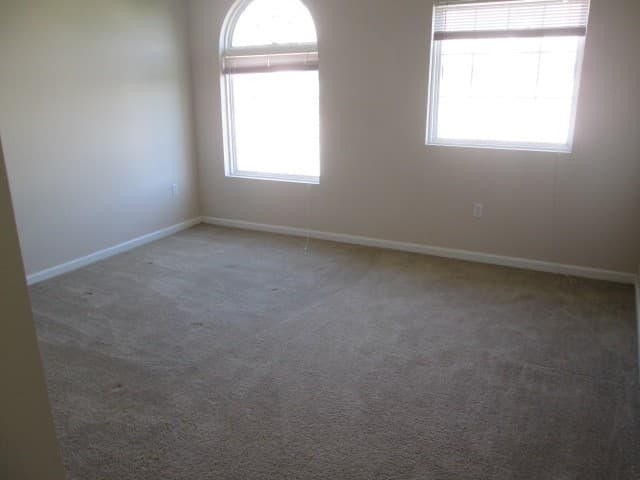 OMAHA Apartment: HILLSBOROUGH POINTE