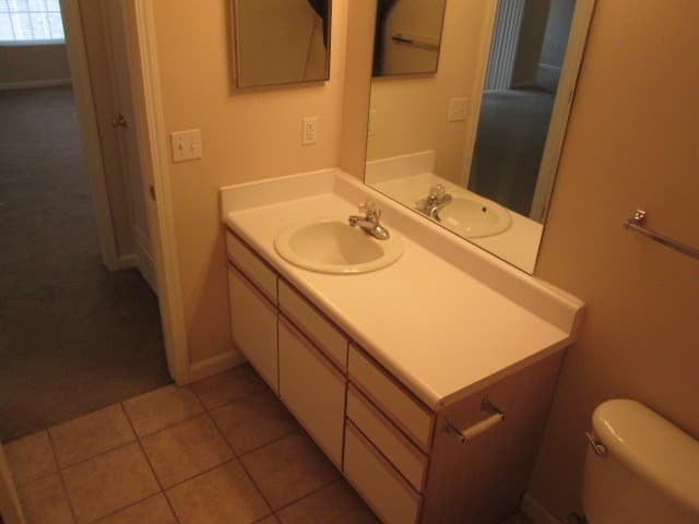 OMAHA Apartment: HILLSBOROUGH POINTE