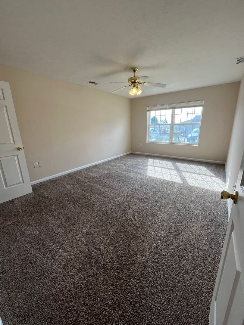 OMAHA Apartment: HILLSBOROUGH POINTE
