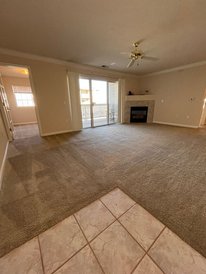 OMAHA Apartment: HILLSBOROUGH POINTE