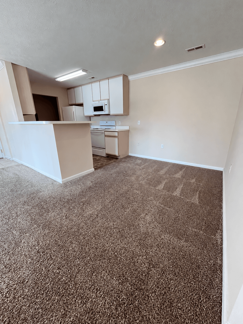 OMAHA Apartment: HILLSBOROUGH POINTE